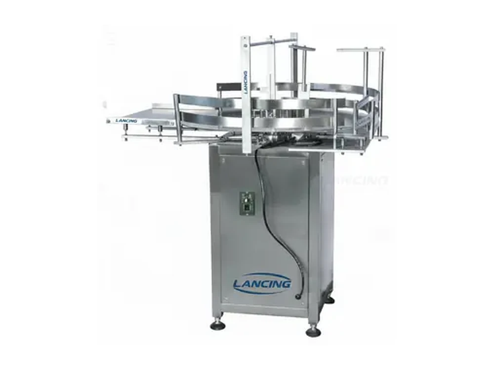 Accumulation table and conveyor equipment